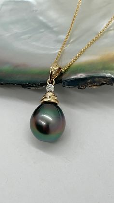 These big teardrop shaped Tahitian Pearl provide a beautiful lustre and perfect green-purple-black color with no blemish! The lustre of pearl and shine of diamond are just perfect.  "Pearls are always appropriate" (Jacqueline Kennedy) Natural Beauty! Elegant and Simple Pearl Necklace- Less is More! Details:  Gold: 14K Yellow Gold  Pearl: Natural Tahitian  Pearl Size: 12.7x14mm approximately  Diamond: Natural 3pts, SI-H quality  Pendant Length: 28mm approximately  Weight: 4.23g approximately  Chain: 1.2mm Cable Chain Length: 16-24 inches  Condition: New Made in Montréal Canada   Note: Please understand that the photos are ENLARGED to show detail for your benefit- please use the measurements provided in the item details/description to understand the size of the gem or specimen in the listing Tahitian Jewelry, Pearl Necklace With Diamond, Pearl Diamond Necklace, Diamond Birthday, Perfect Pearls, Simple Pearl Necklace, Necklace With Diamond, Pearl And Diamond Necklace, Simple Pearl