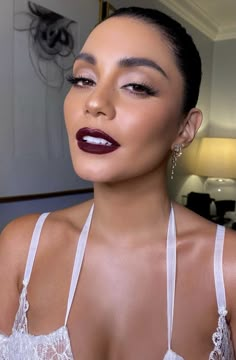 Pastel Pink Eyeshadow, Plum Lipstick Makeup, Vanessa Hudgens Makeup, Vampy Lipstick, Coachella Makeup, Wine Lipstick, Plum Lipstick, Glitter Makeup Looks, Day Makeup Looks