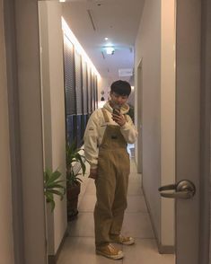 Dungarees Outfit Aesthetic, Overalls Outfit Aesthetic, Boys In Overalls, Dungarees Outfit, Dungarees Outfits, Mens Festival Fashion, Dorm Packing, Man Aesthetic, Guy Fits