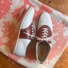 "Spalding brand 1940s saddle shoes in brown and white leather. excellent condition, no marks to the soles, just a few creases.  These are marked size 7, but fit larger and narrow. Please refer to the measurements and details listed below. Label: Spalding Size: 7 Length: 10\" Width: 3.5\" All Items sold as is, please refer to the shop policies before purchasing." Anatomy Tips, 1940s Fashion Women, 1950s Shoes, 1940s Shoes, Saddle Shoes, Costume Inspo, Early 60s, 1940s Fashion, Fashion Costume