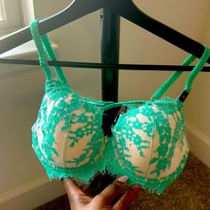 Nwt Victoria’s Secret Bra. 34 C Elegant Green Spring Bra, Fitted Green Underwire Bra, Fitted Green Bra With Padded Cups, Green Stretch Bra For Spring, Fitted Green Bra Partially Lined, Green Fitted Lace Bra, Spring Green Stretch Bra, Fitted Partially Lined Green Bra, Victoria's Secret Green Bra For Spring