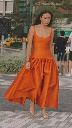 Best outfits of New York Fashion Week street style Day One NYFW September 2021 SS22. Photo by @J2martinez Jose J. Martinez www.jmrtnz.com New York Fashion Week Street Style, Nyfw Street Style, Guest Attire, Mode Inspo, Fashion Week Street Style, Best Outfits, Mode Vintage