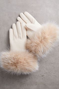 Elegant Gloves, Fur Cuffs, Fur Gloves, Fashion Gloves, Gloves Fashion, Girls Fashion Clothes, Mode Inspiration, Winter Fashion Outfits, Leather Gloves