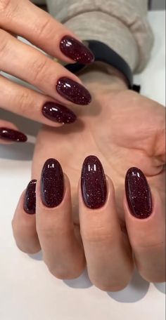 Dark Red Nails Ideas, Dark Red Nail Ideas, Nails Red Dress, Nails For Red Dress, Red Sparkle Nails, Red Sparkly Nails, Short Red Nails, Berry Nails, Red Nails Glitter