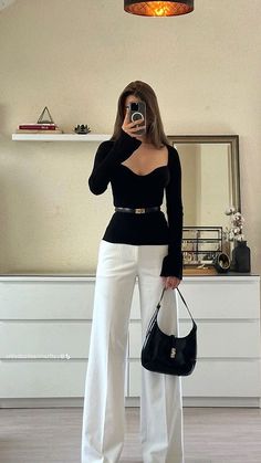 Explore timeless elegance with female old money fashion for the office. Discover styles that combine sophistication and professionalism. Old Money Fashion, Modest Casual Outfits, Money Fashion, Business Outfits Women, Corporate Outfits, Casual Day Outfits, Classy Work Outfits, Stylish Work Outfits, Looks Chic