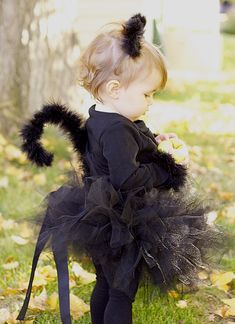 diy black cat costume, cat tail, cat clip on ears, black tutu, diy divas, do it yourself divas Diy Black Cat Costume, Carnaval Kids, Black Cat Costume, Kitty Costume, Handmade Halloween Costumes, Black Cat Costumes