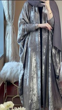 Dubai Hijab Style, Abaya Dress Design, Dubai Abaya Design, Abaya Fashion Modern, New Abaya Designs, Dubai Abaya Fashion, Batwing Abaya, Abaya Inspiration, Abaya Ideas