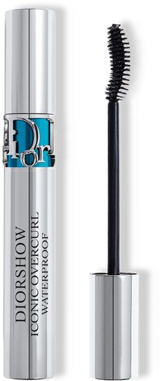 The Diorshow Iconic Overcurl mascara is now available in a 24h-wear waterproof formula offering spectacular volume and curl, infused with lash-caring cotton nectar. Designed for different types of lashes, the mascara defines, coats and fans out lashes to the extreme for XXL volume and lasting curl. HOW TO USE?. Apply the mascara vertically with the concave side of the brush, then boost and set the curl by pressing the brush against the upper lashes for an eyelash-curler effect. Different Types Of Lashes, Types Of Lashes, Lash Curler, Eyelash Curler, Waterproof Mascara, Different Types, How To Use, Eyelashes, Lashes