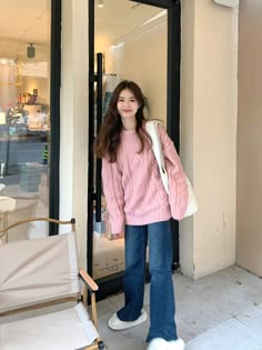 Korean Modest Outfits, Casual Outfits For Winter, East Asian Fashion, College Wardrobe, Look Rose, Japan Outfit, Outfit References, Pose Fotografi