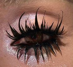 Extreme Eye Makeup, Glitter Makeup Aesthetic, Eyeball Makeup, Interesting Makeup Looks, Glam Witch Makeup, Editorial Eye Makeup, Makeup Gif, Angle Makeup