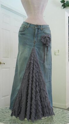 Diy Skirts, Bohemian Beach Wedding, Skirt Tulle, Old Jeans, A Skirt, Beautiful Skirts, Guess Jeans