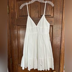 The Cutest Dress! Perfect For Summer, Graduation, And Spring Brand New With Tags Zara White Dress, Zara White, Zara Dresses, Dress Brands, The Cutest, Cute Dresses, Colorful Dresses, White Dress, Portugal