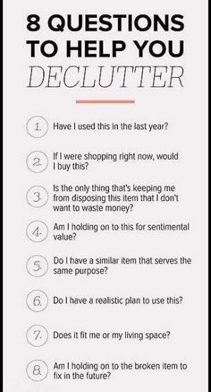 a question card with the words 8 questions to help you declutter on it