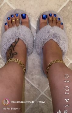 January Toe Nail Color, Chrome Toe Nails Ideas, Toe Nail Acrylic Designs, Cute Nails And Toes Matching, Acrylic Overlay Toes, Cute Toe Nail Colors, Chrome Toe Nails Designs, Blue Nails And Toes, Blue Acrylic Toes