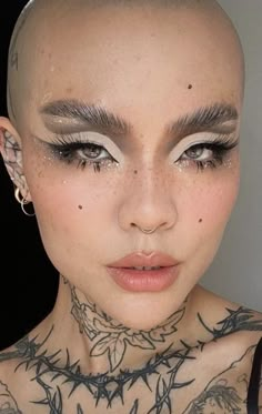 Soft Drag Makeup, No Eyebrows Aesthetic, Subversive Makeup, 2016 Makeup Looks, Vogue Makeup, Alien Makeup, Bold Makeup Looks, Work Makeup, Swag Makeup