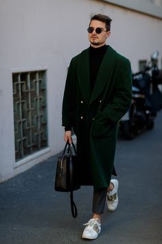 Best Dressed Man, Winter Outfits Men, Green Coat, Men Looks, Mode Inspiration