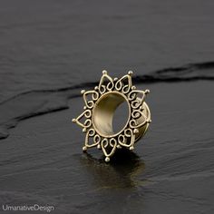 "Unique, Tribal Hand Made Flower Mandala Ear Tunnels The design is available in 6g, 2g, 0g, 00g, 1/2\".( 4mm, 6mm, 8mm, 10mm & 12 mm) You can choose your size~> Material: Brass We made this design with Sterling Silver 925. Please follow this link~> www.etsy.com/listing/716210990/ear-gauges-ear-tunnels-plugs-and-tunnels ~Find more tunnels and plugs at this link- https://www.etsy.com/shop/Umanativedesign?section_id=16507444&ref=shopsection_leftnav_4 Check out our shop- https://www.et 0g Plugs, Tragus Earrings Hoop, Unique Nose Rings, Plugs And Tunnels, Ear Gauges Plugs, Cartilage Jewelry, Ear Tunnels, Gold Nose Rings, Daisy Studs