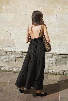 Carefree Aesthetic Outfits, Black Linen Dress Outfit Summer, Black Linen Dress Outfit, Linen Dresses Summer Chic, Boho Style Aesthetic, Linen Dress Outfit, Vision 2024, Glamorous Fashion, Black Linen Dress