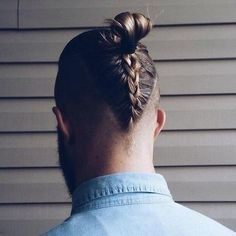 Tagli di capelli uomoelleitalia Braided Mohawk Hairstyles, Mohawk Hairstyles Men, Man Bun Hairstyles, Mohawk Styles, Hipster Hairstyles, Mohawk Braid, Top Knot Hairstyles, Mohawk Hairstyles