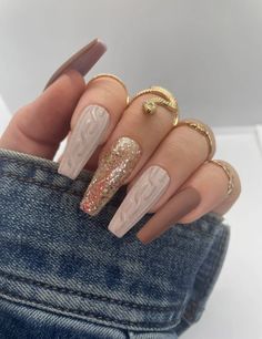 Get ready for the cozy vibes of early fall with these gorgeous nail designs! 🍂🍁 From warm neutrals to bold pops of color, these nails will have you feeling all the autumn feels. #EarlyFallNails #CozyVibes #AutumnFeels #NailInspo #FallMani #NailGoals #SeasonalNails #NailArt #FallColors #PumpkinSpiceEverything Copper Nails Designs, Brown Nail Art, Sweater Nails, Her Nails, Thanksgiving Nails, Fall Nail Art, Fall Nail Colors