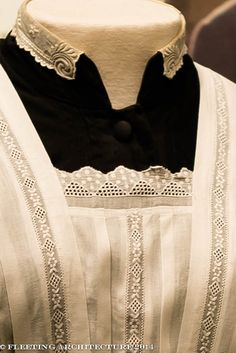 Closeup of maid's apron and collar from Downton Abbey Downton Abbey Costumes, Downton Abbey Fashion, Historical Dress, Downton Abby, Century Dress, My Fair Lady, Winterthur