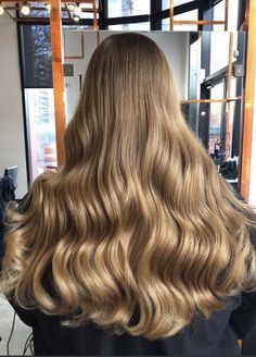 Bronde Perfect Blonde Hair, Bombshell Hair, Honey Hair Color, Brown Hair Inspo, Hairstyles For Layered Hair, Honey Blonde Hair, Dark Blonde Hair