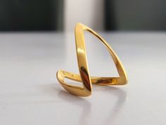 This is a shining yellow gold thumb ring. This ring is a good stackable ring made in 14K solid yellow gold metal. This beautiful ring is created in V shape. It is such an appealing compliment to your hand, and truly shines off your look. Whether the most minor minimalist ring or a sensational ring, once you wear a Thumb Ring you'll love it! This ring is absolutely handmade to appreciate an best fit. Metal : 14K Yellow Gold Shape : V Shape ring Approx. Weight in Gram : 4gms Handmade Item Variatio Vanki Ring Gold Plain, Thumb Rings For Women Gold, V Shape Ring Gold, Vanki Ring, V Shaped Ring, V Shape Ring, Gold Chevron Ring, Gold Thumb Rings, V Ring