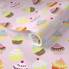 a pink wallpaper with cupcakes on it