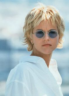 Meg Ryan in French Kiss! Meg Ryan Hairstyles, Celebrity Haircuts, Short Shag Haircuts, Short Shag Hairstyles, Meg Ryan, Choppy Hair, Haircut Styles, Shag Hairstyles, Short Choppy Hair