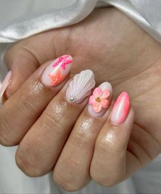 Seashell nail design perfect for beachy vibes (Link below for gel used for the 3d flower effect) #commissionearned Summer Nails With Seashells, Nail Art With Solid Gel, Nail Inspo Seashell, Seashells Nails Design, Beach Nails Seashell, Aesthetic Vacation Nails, How To Do Seashell Nails, Seashell Nails Short, Summer Seashell Nails