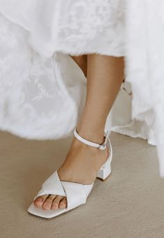 Slay your big day in style with these chic and comfortable Pearl Leather Low Heel Bridal Shoes. Perfect for the modern bride, these shoes combine elegance and practicality, ensuring you can dance the night away without any discomfort. Discover why brides are choosing these stunning shoes for their special day and how to make them yours! Classic Brides