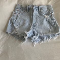 Brand New Condition Gap Cotton Medium Wash Shorts, Casual Gap Bottoms With Built-in Shorts, Gap Cutoff Shorts For Summer, Gap Blue Jean Shorts For Summer, Gap Summer Jean Shorts, Gap Short Summer Jeans, Gap Casual Jean Shorts For Summer, Casual Gap Jean Shorts For Summer, Gap Summer Short Jeans