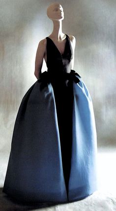 Runway Fashion Couture, Vintage Couture, Fashion Inspiration Design, Looks Vintage, Beautiful Gowns, Fashion History, Couture Fashion, Pretty Dresses, Runway Fashion