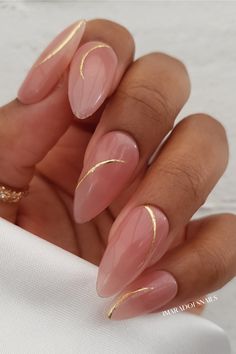 Are you looking for the perfect bridal wedding nail? Or maybe a simple day to day nail? Shop gorgeous wavy gold press on nails. Work Nails, Classy Acrylic Nails, Almond Acrylic Nails, Neutral Nails, Prom Nails, Pretty Acrylic Nails