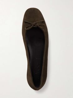 Find AEYDĒ Delfina Bow-detailed Suede Ballet Flats on Editorialist. aeyde's ballet flats always look the part, whether pared-back or dressed up. Crafted in Italy, this 'Delfina' pair is made from dark-brown suede and topped with a sweet bow. Autumn Wishlist, Brown Ballet Flats, Gold Ballet Flats, Suede Ballet Flats, Brown Flats, Coastal Cowgirl, Black Ballet Flats, Suede Flats, Ballet Pumps