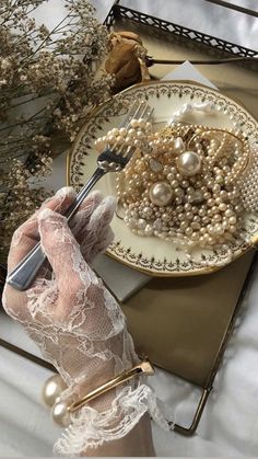 Pearls Aesthetic, Rosé Core, Pearl Aesthetic, Royalty Aesthetic, Cream Aesthetic, Gold Aesthetic