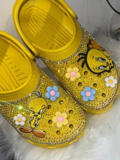 Junk Crocs, Baddie Crocs, Yellow Bedazzled Crocs, Purple Shoes Outfit, Cool Crocs, Rhinestone Ideas