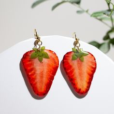 Hello:) Welcome to my shop! - Handmade item - size: 35*30mm - Materials: Gold/Silver Plated Earrings Hooks, Resin, Real Fruit Slice - Real strawberry slice, Resin encased design - Birthday personality gift 🎁 Gift Box Wrapping: Unique rings are suitable for women. Wife, Girlfriend, Mother, Grandmother, Daughter, Women Friends and yourself. 🍃 Free shipping: The package needs about 3-10 days to get all over the world. Please feel free to contact me with any questions :) Fruit Resin, Birthday Personality, Strawberry Earrings, Personality Gifts, Box Wrapping, Strawberry Slice, Fruit Jewelry, Fruit Slice, Jewelry Birthday