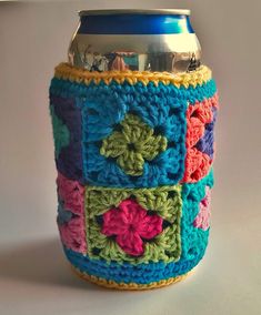 a crocheted can holder is shown with the text granny square stubby holder