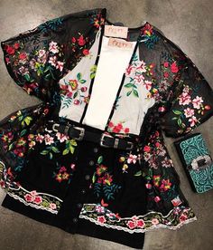 Country Chic Outfits, Cowgirl Style Outfits, Kimono Outfit, Mexican Fashion, Fiesta Outfit, Looks Country