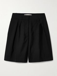 RÓHE's quietly chic collections are inspired by architecture, so you can expect clean lines and minimalist shapes. These shorts are woven from wool and have a loose shape pressed with sharp pleats. Wool Shorts, Minimalist Shapes, Denim Flats, Sports Skirts, Sports Suit, Bag Dress, Black Wool, Jeans Dress, Skirt Top