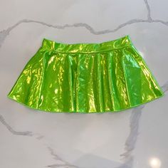 Perfect For Sumner Rave Season With This Pretty Shinny Green Mini Skirt One Size Stretchy Fabric Very Very Flattering Neon Mini Skirts, Neon Rave Outfits, Neon Green Fashion, Wishlist Board, Kid Core Aesthetic, Lime Green Skirt, Solar Punk, Rave Skirt, Neon Rave