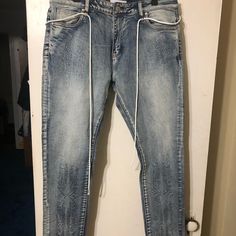 Brand New With Tags. Go In Style! Design Goes Down The Legs Front And Back! Inseam 32” Long. Robin Jeans, Denim Jeans Men, Lucky Brand Jeans, American Eagle Men, Mens Khakis, Straight Fit Jeans, Straight Leg Denim, Slim Straight Jeans, Ripped Denim