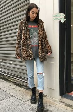 Grunge Leopard Print, Grundy Fall Outfits, Casual 90s Grunge Outfits, Boho Grunge Outfits Fall, Grunge Holiday Outfit, Trendy Grunge Outfits, Doc Marten Leona Boot Outfit, Winter Outfits Eclectic, Pop Art Style Fashion