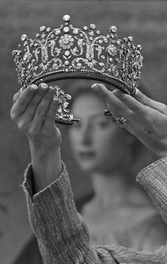 Princess Margaret wore this tiara at her 1960 wedding to Mr. Antony Armstrong-Jones. Called the Poltimore Tiara, it is a Garrard design created in the 1870s for Florence, Lady Poltimore, the wife of the second Baron Poltimore (Treasurer to Queen Victoria's household from 1872-1874). Princess Margaret Wedding, Poltimore Tiara, Prinses Margaret, Era Victoria, Royal Crowns, Royal Tiaras, Crowns And Tiaras, Princess Margaret, Royal Jewels