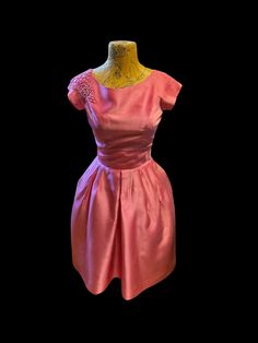 This is a beautiful Hot Pink Cocktail Dress.  The dress features a rounded neckline; Wide Waist; Full skirt; Built-in Tulle Petticoat; Back Zipper; Sweet Bow in the back.  The left sleeve has some fading but is mostly obscured by the appliqué detail.  There is a small stain on the back/side of the skirt - see pictures - the picture looks like there is fading on the skirt but there is not! It's just the shimmer of the fabric. Measurements - taken flat Waist 13.5 Sleeves 2.5 Bust 18.5 bodice lengt Hot Pink Cocktails, Hot Pink Cocktail Dress, Cocktail Rose, Tulle Petticoat, Pink Cocktail, Pink Cocktail Dress, Wide Waist, Vintage Shoes, Full Skirt