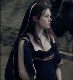 Aurelia - Spartacus: Blood & Sand "Old Wounds" Roman Aesthetic, Ancient Roman Clothing, Alys Rivers, Period Dress, Historical Dresses, Ancient Rome, Fantasy Fashion, Historical Fashion, Costume Design