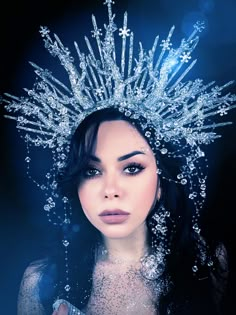 Snow Queen Photoshoots Crown Crown Birthday Cake, Ice Queen Crown, Ice Crown, Queen Crown Tattoo, Ice Queen Costume, Crown Nails, Bride Winter, Woodland Crown, Witches Night Out