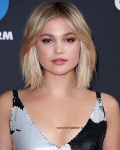 Mousy Brown Hair, Short Shaggy Bob, Bob Hairstyles For Round Face, Hairstyles Girl, 2020 Hairstyles, Shaggy Bob, Wavy Bob Hairstyles, Medium Bob Hairstyles, Easy Hairstyles For Medium Hair