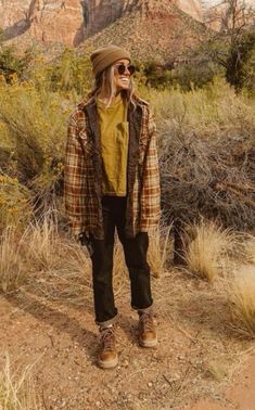 Girly Boho Grunge Outfits, Utah Hiking Outfit Winter, Fall Outfits 2024 Birkenstock, Nature Walk Aesthetic Outfit, Fall Woodsy Outfits, Boho Outdoorsy Style, Fall In Montana Outfits, Cute Winter Camping Outfits, Outdoors Women Style